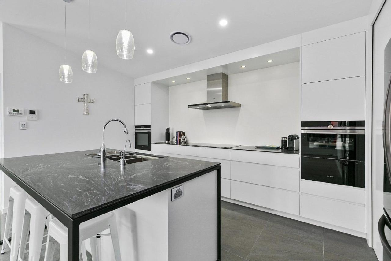 North Facing Unit 2 13 Angler Street *